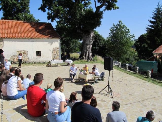 SrcemKrozRasinu KrivaReka001