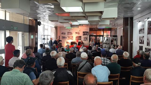 Brus Penzioneri50f