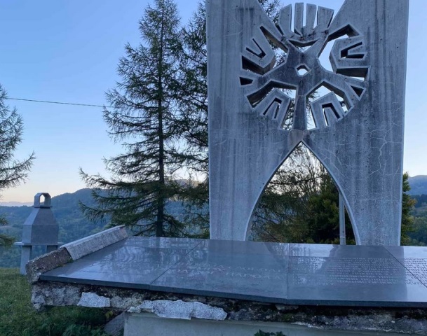 Brzece Mramorspomenik1021