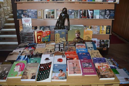Bibliotekaknjige 0818a