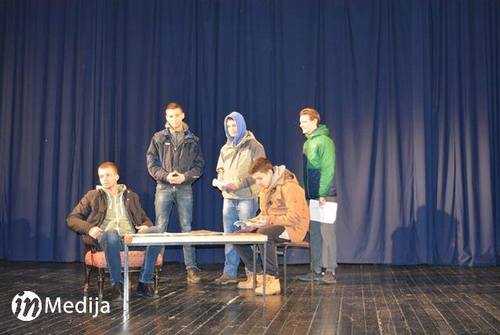 DramskiBrus 010217 01